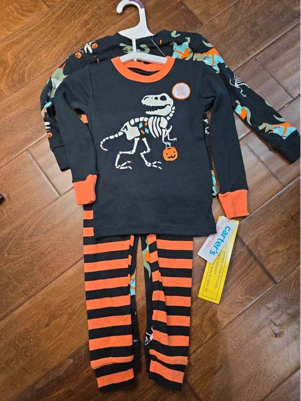 2t brand new halloween pajamas from carter's item 585G8